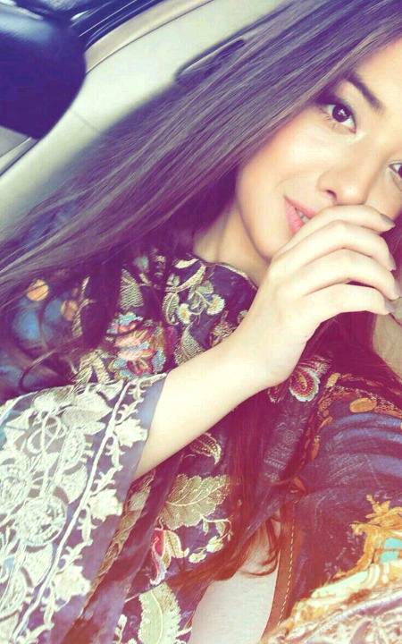 نگاہیں بولتی ہیں بے تحاشا_
محبت پاگلوں کی گفتگو ہے 💕💕