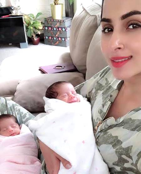 Nimra khan with her cute twins...😍