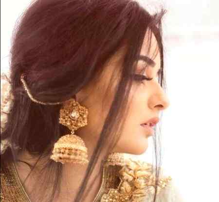 لوگوں سے برداشت نہیں ہوتی ۔🥀
بس ایک سادگی ہماری😊🥀