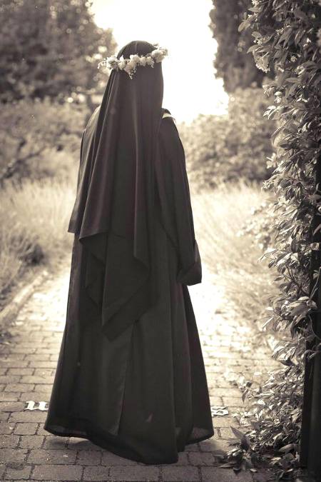 ·•✰ *﷽* 
ہر شخص کا *امتحان* مختلف
ہوتا ھے بظاہر نیک نظر آنے والے
لوگ بھی اپنے *اندر* ہر وقت
 *شیطانوں* سے لڑ رہے ہوتے ہیں
ان کے بھی *غم* ہوتے ہیں وہ بھی
ٹوٹتے ہیں ان کیلئے بھی کچھ
اچھے کام کرنا *آزمائش* بنا رہتا
ھے
 *کسی کیلئے پردہ* 
 *کسی کیلئے زبان کے گناہ* 
 *کسی کیلئے آنکھ کی خیانتیں* 
 *اور کسی کیلئے سچ بولنا
ہر شخص کا امتحان مختلف
ہوتا ھے *الله تبارکــ وتعالیٰ* 
ہم سب کو دین پر ثابت قدم
رکھیں
 *آمین یارب العالمین*