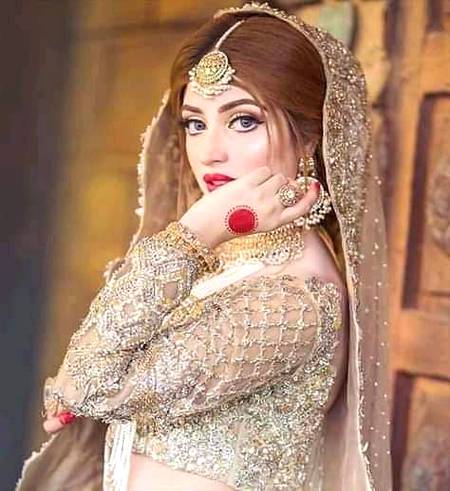 Kinza hashmi...