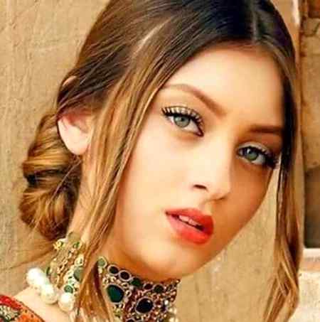 Apni naZroOo mEi bUht axhi hUn mEi..!!!
SUb ki nazrOo ka thEka nhi utha rakha mainEe..!!🔥