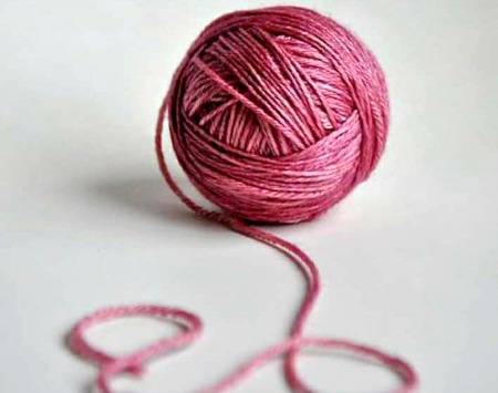 اپنوں کو محبت کی ڈور میں باندھنا شروع کریں۔ 

پیار ۔ احترام - توجہ اور درگزر کے ساتھ۔ 

آپ کے اندر کا سکون اور گھر کی رونق لوٹنے لگے گی۔ 
اور ہاں یہ یاد رکھیۓ گا کہ یہ محبت کی ڈور ہونی چائیۓ 
سانس روکنے والی نہیں ۔ 

اور ایسا فرق ہمیں صرف تب آتا ہے 
جب ہم سب سے اہم محبت کی ڈور میں رب کے ساتھ جڑ کر رہتے ہیں۔

پھر ہر رشتے کو محبت اور حکمت کے درمیان رکھنا آ ہی جاتا ہے۔ 

پھر انسان محبت کرتا ہے 
سامنے والے کو اپنی over expectation 
سے choke نہیں کرتا ۔

یا اللہ ! ہماری اولاد کو اور ہمارے spouses کو محبت کی ڈور میں باندھ کر رکھیۓ۔ 
آمین