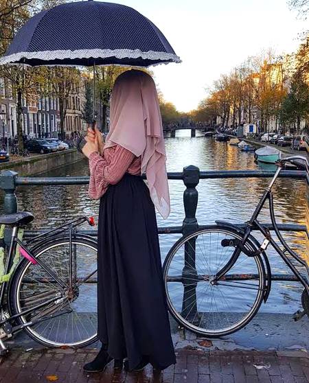 انسان چاہ کر بھی اپنی زندگی سے وابستہ سب لوگوں کو خوش نہیں رکھ سکتا۔ اور نہ ہی دکھ سے بچا سکتا ہے
(حضرت علی کرم اللہ وجہہ)