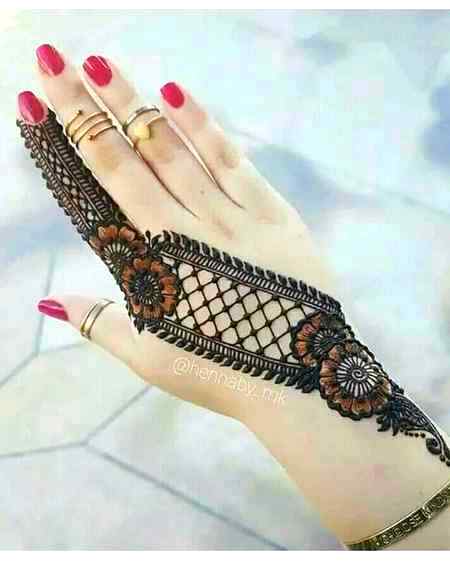 Beautiful nd simpl mehndi design. .πππ