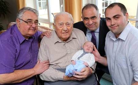 A child with his father, grandfather, grandfather, grandfather, grandfather 🤷♀️