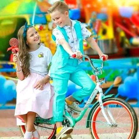 So cute and lovely.😍😍😍