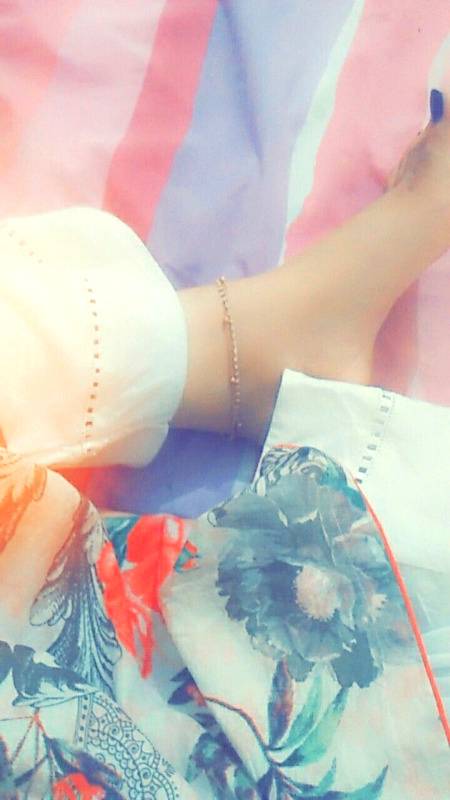 تیری مسکان اپنے جذبوں کا بھرم تھی بن تیرے گلشن کے سبھی پھول بے رنگ ہیں 💔