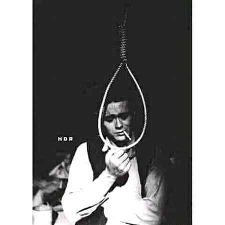 کون سمجھے گا مرے کرب کی گہرائی کو،،
لوگ پنکھے سے اتاریں گے چلے جائیں گے !!!!