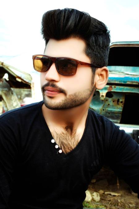 "بڑی پُرکشش ہوتی ہیں تصویریں ہماری 🧡🧡

"سُنا ہے کہ لوگ اُنھیں "زُوم "کر کے دیکھتے ہیں🖤