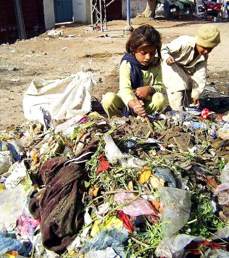 Abbottabad_Pakistan poor children collect reusable items from the garbage.photo by Sultan Doger.