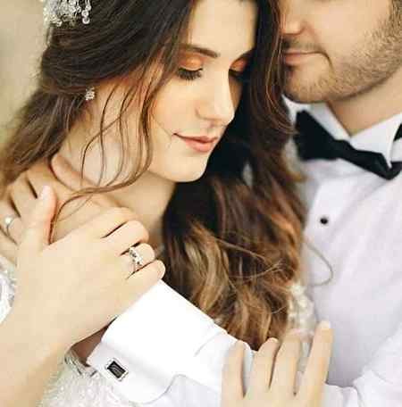 میں اُس کی قید سے آزاد کہاں ھوں مُحسن

بنا کے رکھتا ھے سوچوں میں یرغمال مُجھے