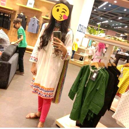 نفرتوں کے نام سے بھی ہم محبت کرتے ہیں* *محبتوں کے ساتھ ہم تکلم کرتے ہیں* *یہ لوگ ہم سے وطن کی وفاداری کا ثبوت مانگتے ہیں* *ارے ! ہم توں وطن کی خاک سے تیمم کرتے ہیں* Um E Hania Rajpoot