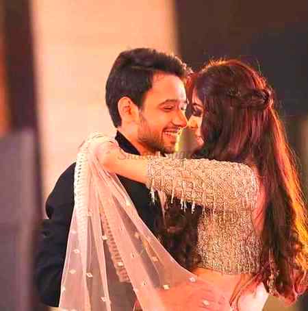 •||•MUskUrahat dEkh kr unki HuM hOsh gwaa bethy____HuM hOsh mEi any koO thy wO phir sE mUskUra bethy•||•💖💖