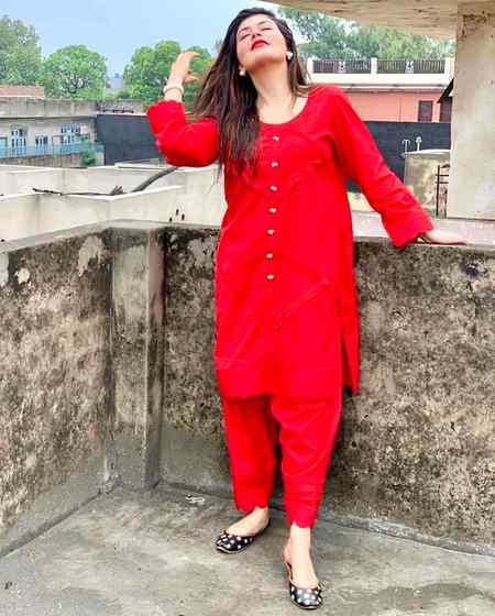 کس نے بھیگے ہوئے بالوں سے یہ جھٹکا پانی 
جھوم کے آئی گھٹا ٹوٹ کے برسا پانی ❤️