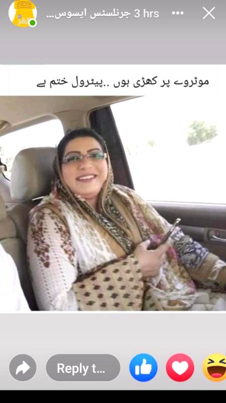 Beevi ne Shohar se kaha:
Please meri taraf munh ker k soen
Mujhy darr lag raha hi
Shohar:
Acha!!  Bas tum ne hi jeena hi...
"Min Beshak Darr Darr K Mar Jaon"