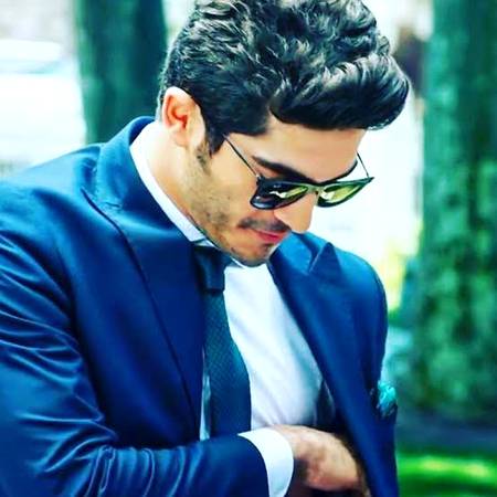 بات یہ نہیں کہ محبت نہیں ملی۔۔۔!
حادثہ یہ ہے کہ ٹھکرایا گیا مجھے🔥💔