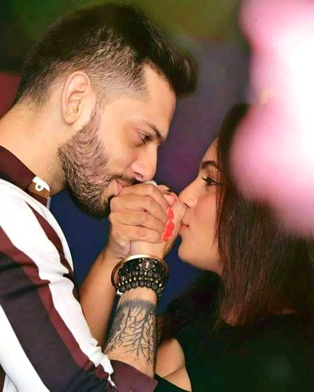 اِک تم ہی ہو__جو دل میں سما گے ہو::🥀M@hi🥀
ورنہ کوششں_تو ہزاروں نےکی تھی🌹🌹 ❤😍😚