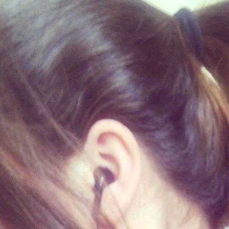 Kitnaa Maza ata hay samny teacher lecture dey rae or hum pichy bethy headphones laga k music sun rae