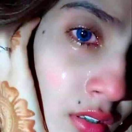 بھیڑ میں بھی مل جاؤں گا آسانی سے تمہیں
کھویا کھویا رہنا ہے نشانی میری