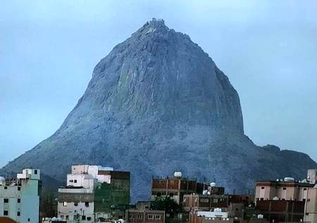جبل نور جبل ثور اور ان کے غاروں کو سلام
نور برساتے پہاڑوں کی قطاروں کو سلام