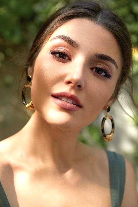 Hande Erçel (born 24 November 1993) is a Turkish television actress and model. She is known for her lead role in Aşk Laftan Anlamaz  ...
Education: Mimar Sinan Fine Arts University
Years active: 2012–present
Nationality: Turkish
Born: 24 November 1993 (age 26); Bandırma, Balıkesir, Turkey