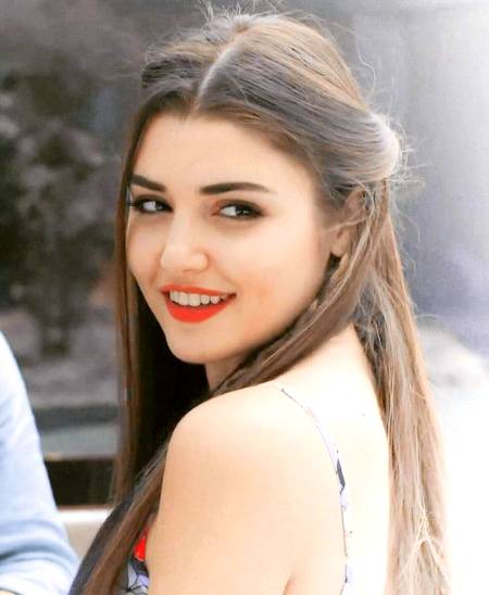 ﻟَﺒُﻮﮞ ﮐﯽ ﺳَﺮﺳَﺮﺍﮬﭧ ﺳﮯ،
  ﺑَﺪﻥ ﮐﮯ ﭼُﻮﺭ ﮬﻮﻧﮯ ﺗَﮏ، 💔
  
ﻣﯿﮟ ﺗُﺠﮫ ﮐَﻮ ﺍِﺱ ﻃَﺮﺡ ﭼﺎﮬﻮﮞ،
 ﮐﮧ ﻣَﯿﺮﯼ ﺳﺎﻧﺲ ﺭُﮎ ﺟﺎﺋﮯ 💔🙏