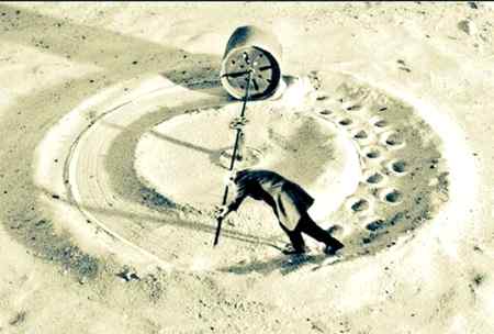 *🥀لايمكنك مسح أخطائك*
*ما دمت تمشي في نفس* *الطريق !🌼*
اگر تم ایک ہی راستے پر چلتے رہو گے  اپنی خطاؤں کے نقش مٹا نہیں سکتے.....📖*✍🏻راستہ بدلنا ہوگا... ماحول تبدیل کرنا ہوگا.... دوست احباب کی بری محفلوں سے کنارہ کش ہونا ہوگا.... نیک ساتھی اور صحبت صالح تلاش کرنا ہوگا تب جاکر آپکی روش بدلے گی اور آپ گناہوں کو ترک کرکے نیکیوں کی طرف پلٹ جائیں گے☘️.*