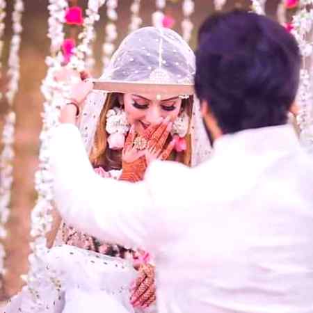 Khush nseeb hoti h wo urat👧 jo maRd👦 k  muhbt❤ ki akeli waris💪 hoti h..💑