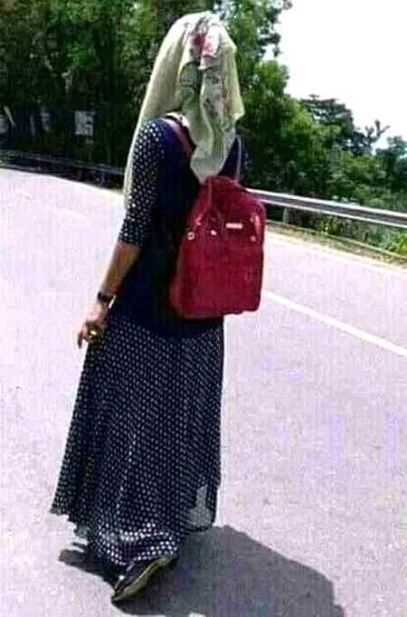 کچھ لوگوں کے لیئے مصروف زندگی سے ٹائم نکالنا پڑتا ہے 
😔💔😔💔
اور کچھ لوگوں کو دل سے نکالنے کے لیئے زندگی کو مصروف کرنا پڑتا ہے💔،