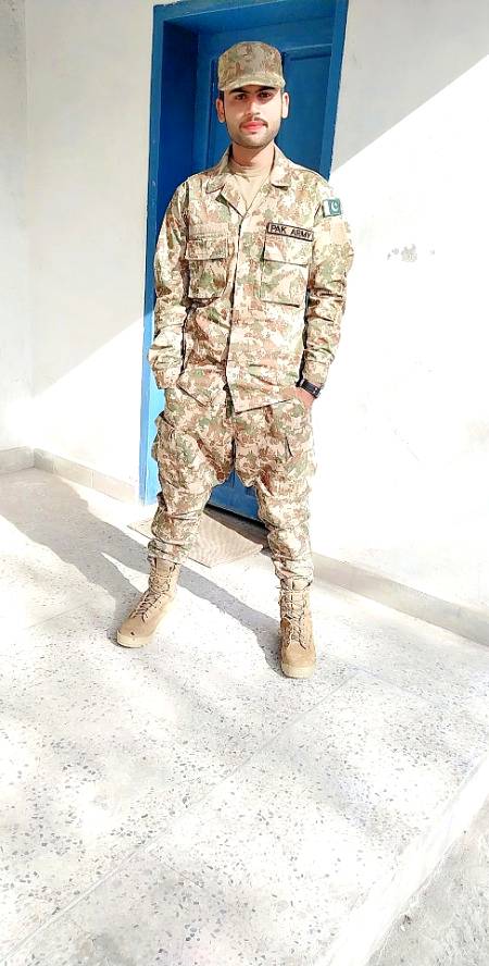 *ڈوب کے سورج نے مجھے اوربھی تنہاکردیا*

*میراسایا بھی جداہو گیامیرے اپنوں کی طرح*