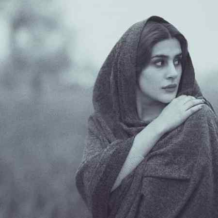 Khoob sourat meri shayri nhi blky tumari muhbt hai....!!
 Jo noor ban k mere alfazon se jhlkti hai...!!!