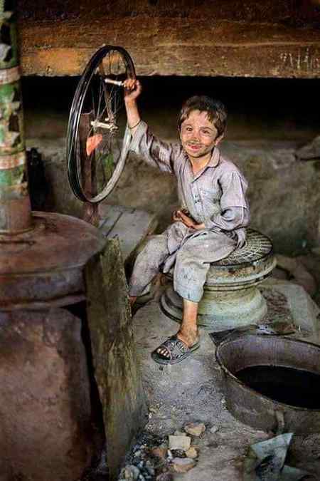 بچپن کی کھیل ختم ہوتے ہیں تو نصیب کے کھیل شروع ہوجاتے ہیں...!!