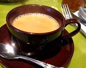 تمہارے تلخ لہجے کو مٹھاس کی بہت ضرورت ہے
تمہیں مستقل پینی پڑے گی میرے ہاتھوں کی چائے..!!
😊