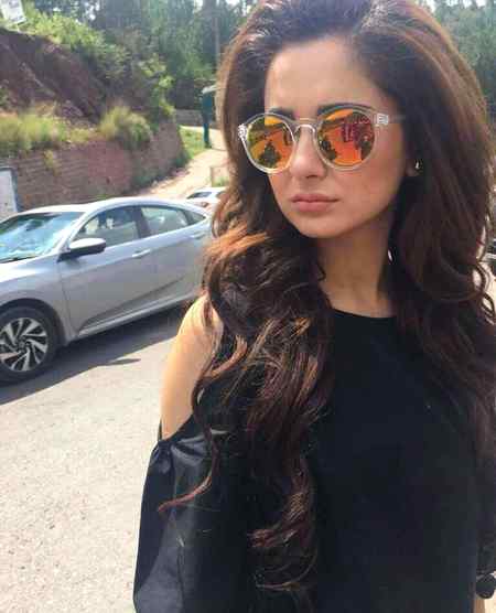 Hania Amir 🔥 ahh serious 😕