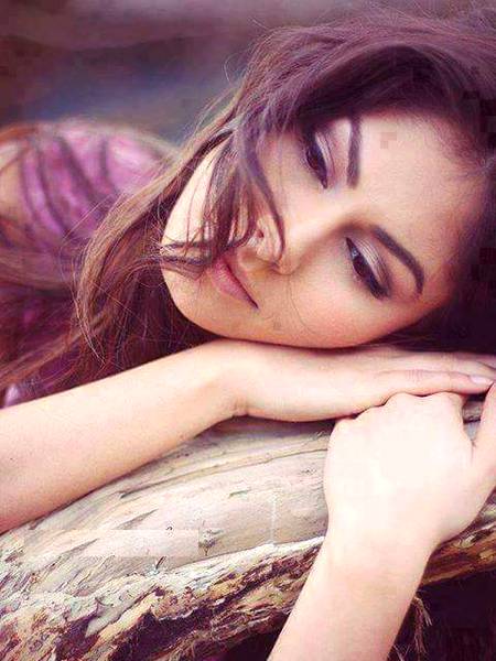 اِک زخم مجھ کو چاہیئے میرے مزاج کا 
یعنی ہَرا بھی چاہیئے گہرا بھی چاہیئے
