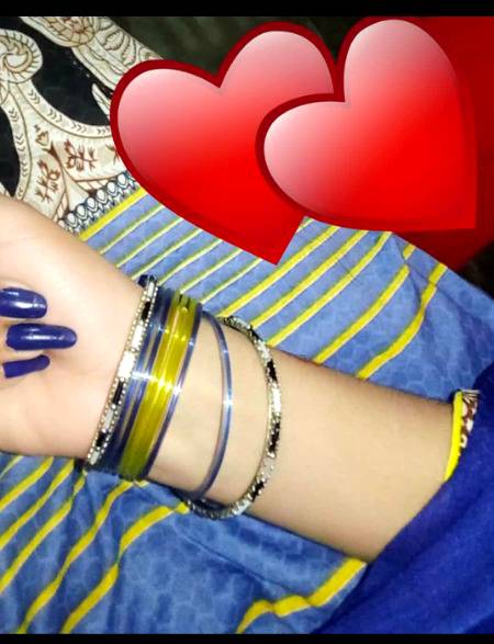 مجھ کو معلوم ہے محبوب پرستی کا عذاب 
دیر سے چاند نکلنا بھی برا لگتا ہے 🔥