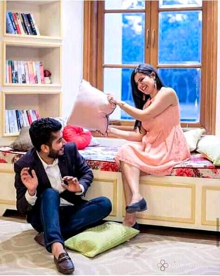 دیکھ پگلی ہر چیز ایک حد تک اچھی لگتی ہے
بس ایک تو ہے جو حد سے زیادہ اچھی لگتی ہے🙈😍