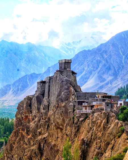 Altit fort hunza according to verbal history is also 900 years old.the altit fort  almost 3 kilometrs away from karimabad on the bank of hunza river.karimabad is the capital of hunza valley.
