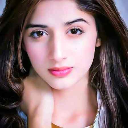 Hmari nzron se zyada umeed mat rkh kion k.....piyr se dekhna hmari bachpn ki adat h. .😍😍