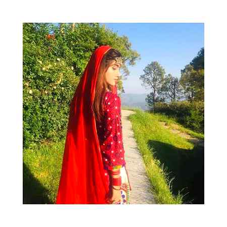 ایک 👀چہرے سے اترتی ہیں نقابیں🎭 کتنی
لوگ🗿 کتنے ہمیں ایک✨ شخص میں مل جاتے ہیں 🔥