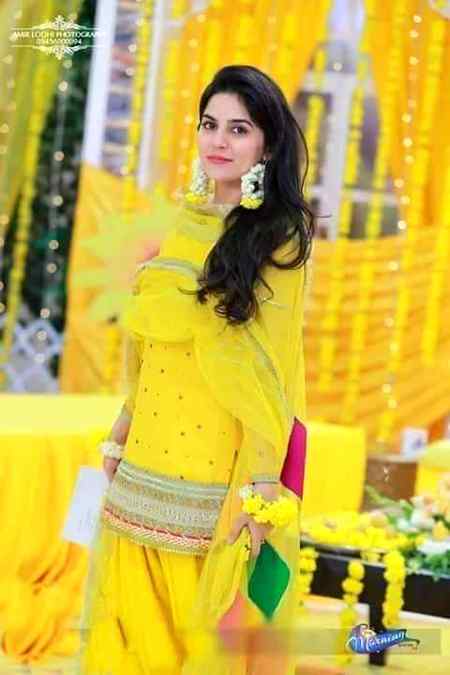 Phool jese hain ham jana... tum dekhu gy tu mehak jaen gy hm...😍😍