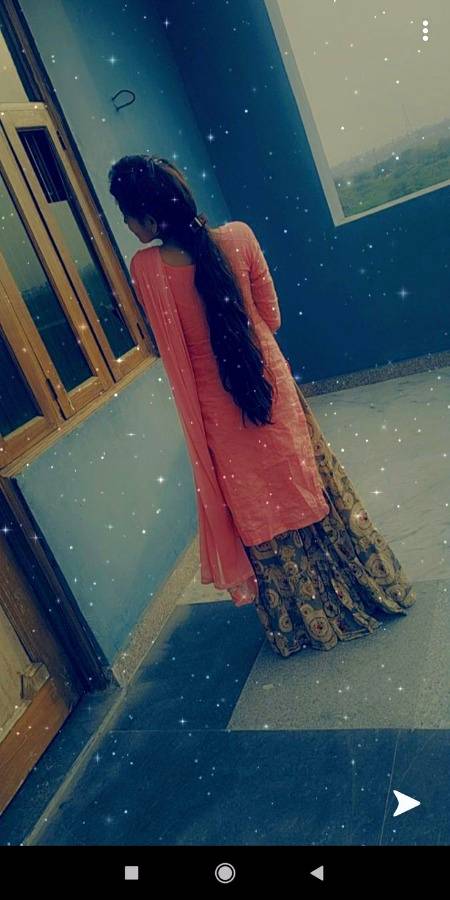 آو مل کر مانگیں دعائیں ہم عید کے دن
باقی رہے نہ کوئی بھی غم  عید کے دن
ہر آنگن میں خوشیوں بھرا سورج اُترے
اور  چمکتا  رہے  ہر آنگن  عید  کے  دن
UM e Hani