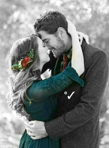 وہ میری بدسلوکی میں بھی مجھے دعادیتی ہے
آغوش میں لے کر سب غم بھلادیتی ہے۔