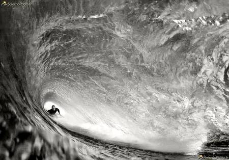 مجھے یہ جان کر شرمندگی سی ہوئی کہ زندگی ایک نقاب پوشوں کی محفل ہـے اور میں ادھر اپنے اصلی چہرے کیساتھ آ گی ـ