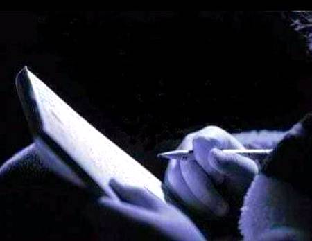 ﺭﮐﮫ ﺩﯼ ﮨﮯﺍﺱ ﻧﮯ ﮐﻬﻮﻝ ﮐﮯﺧﻮﺩ ﺟﺴﻢ ﮐﯽ ﮐﺘﺎﺏ
ﺳﺎﺩﻩ ﻭﺭﻕ ﭘﮧ ﻟﮯﮐﻮﺋﯽ ﻣﻨﻈﺮ ﺍﺗﺎﺭ ﺩﮮ