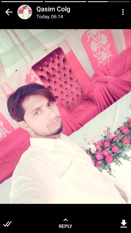 *✍🏻"پھول" کتنا چھوٹا لفظ ہے مگر مطلب بے شمار رکھتا ہے ۔ یہ پھول ہی تو ہیں جو کبھی خوشی کا باعث بنتے ہیں تو کبھی غم کا سبب بن جاتے ہیں ۔کبھی شادیوں میں اسٹیج کی زینت بنتے ہیں تو کبھی قبروں پر ڈالے جاتے ہیں ۔کبھی محبت کی نشانی میں دئے جاتے ہیں تو کبھی انتظار کی مدت پوری کرتے ہیں ۔کبھی گلے کا ہار بنتے ہیں ،کبھی قدموں میں مسل دئے جاتے ہیں ۔کبھی کانٹوں پہ کھل کر سوکھ جاتے ہیں تو کبھی یادوں کی ڈائری میں رکھ دئے جاتے ہیں۔۔۔!*📓