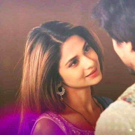 جب آپ ہوتے ہیں سامنے تو کوئی تمنا نہیں رہتی
پھر یہ پھول کیا بہاریں کیا چاند کیا ستارے کیا...❤❤