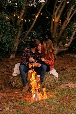 Tu shmaiN bojha bojha k jalaeyea kHUda KRY __TuJH Ko Tera Naseeb RUlayea Khuda KRY..