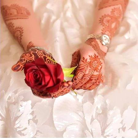 عورت کی عزت کرنا سیکھو،
کل تمہارے ہاتھوں میں بھی ایک بیٹی ہو گی۔۔!!😊❤